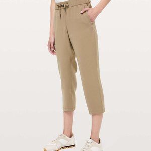 Lululemon on the fly crop pants *new